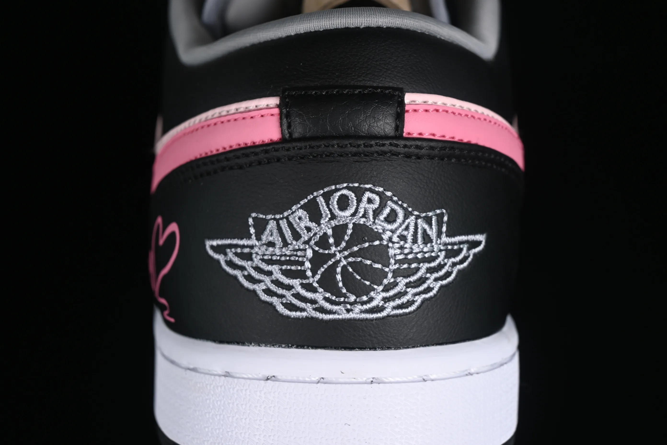 All categories Air Jordan Jordan series basketball shoes Air Jordan 1 Low Air Jordan 1 Low AJ1 Joe 1 Valentine's Day customized low-bang cultural casual sneakers 553558-040